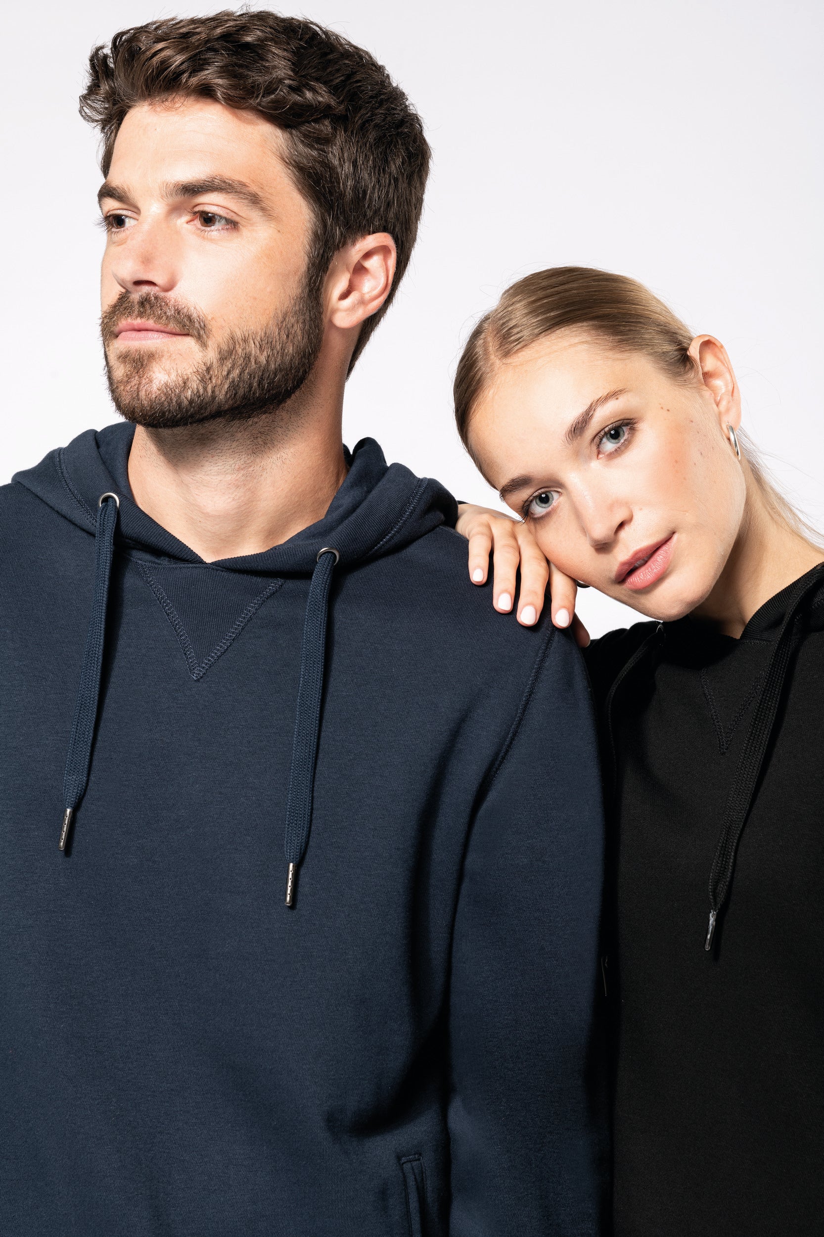Uniseks ecologisch verantwoord sweatshirt van french terry badstof met capuchon