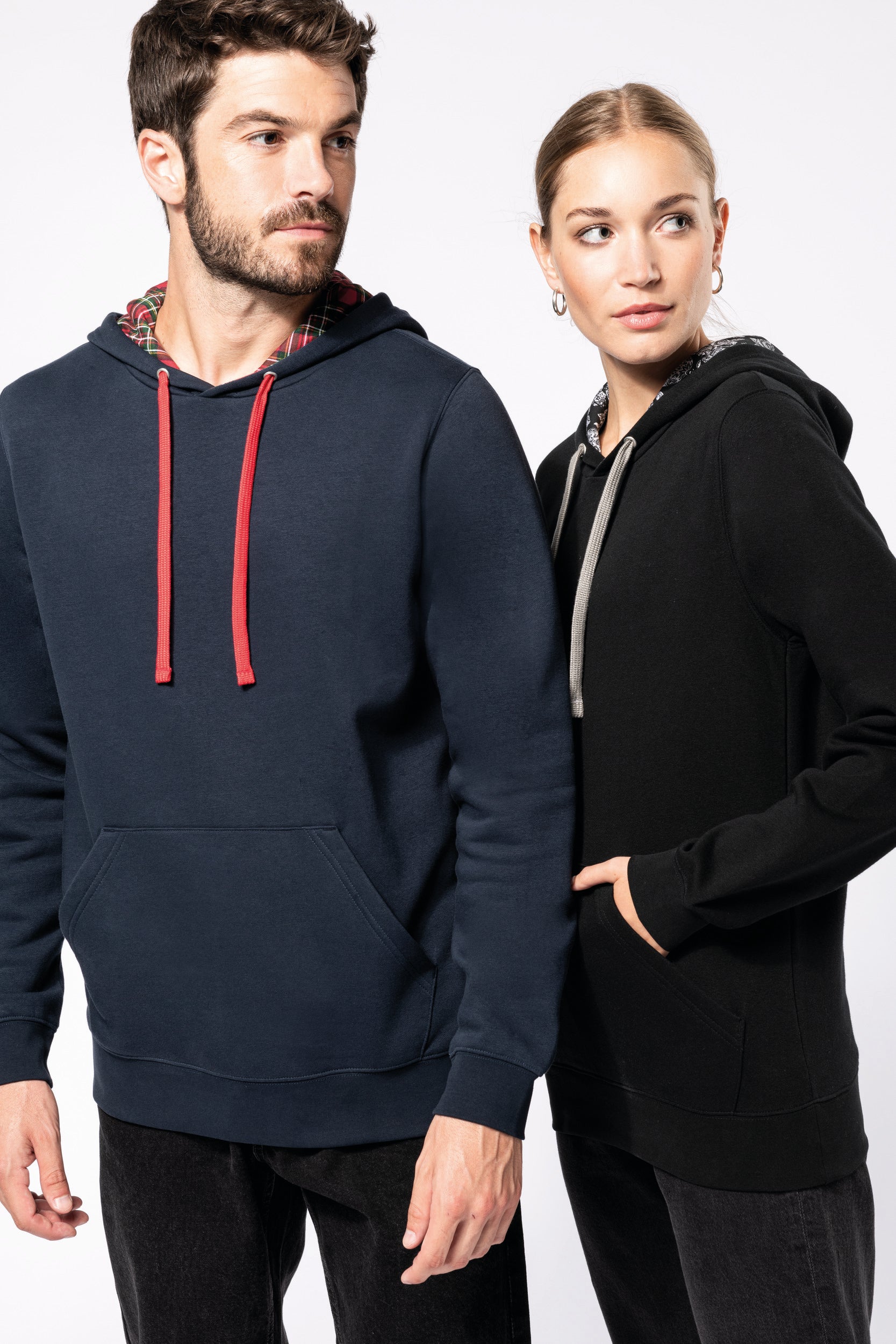 Uniseks sweatshirt met capuchon en contrasterend patroon
