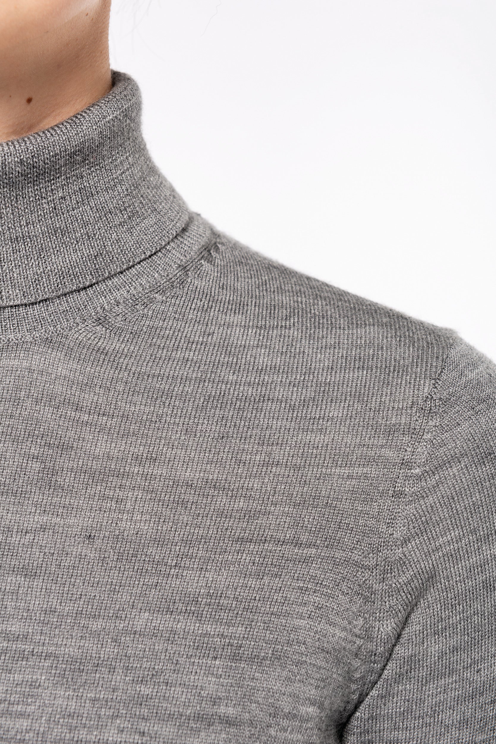 Women's turtleneck merino sweater