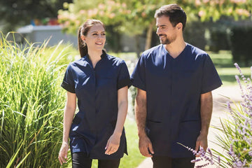 Photo article - blouse professionnelle petite enfance