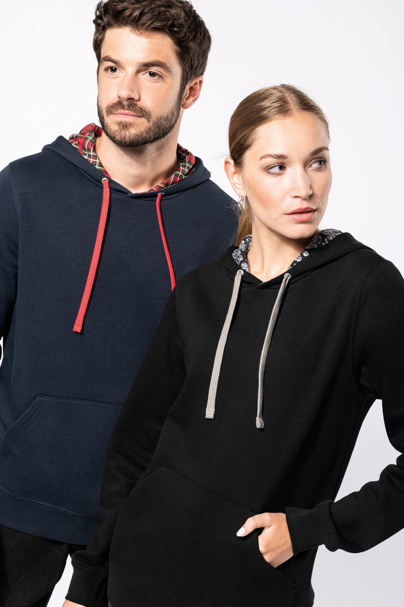 Uniseks sweatshirt met capuchon en contrasterend patroon