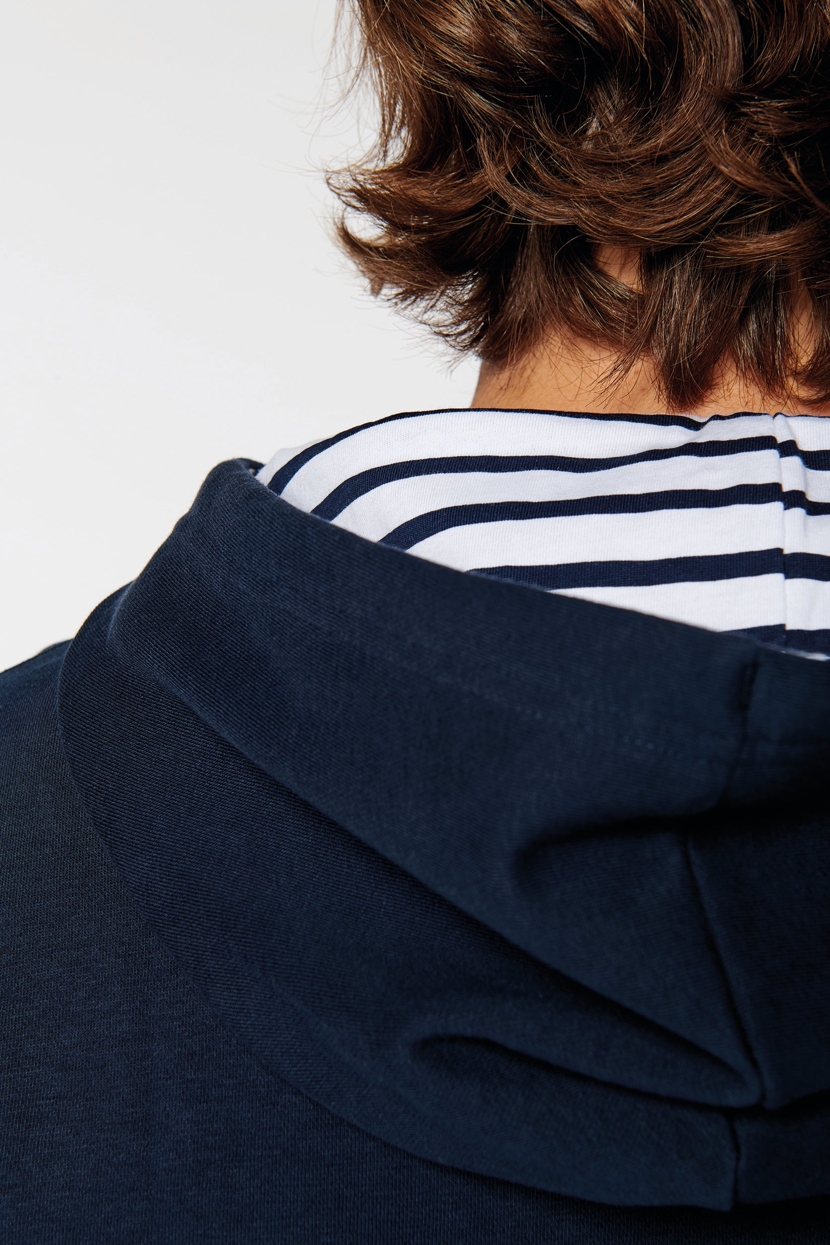 Uniseks sweatshirt met capuchon en contrasterend patroon