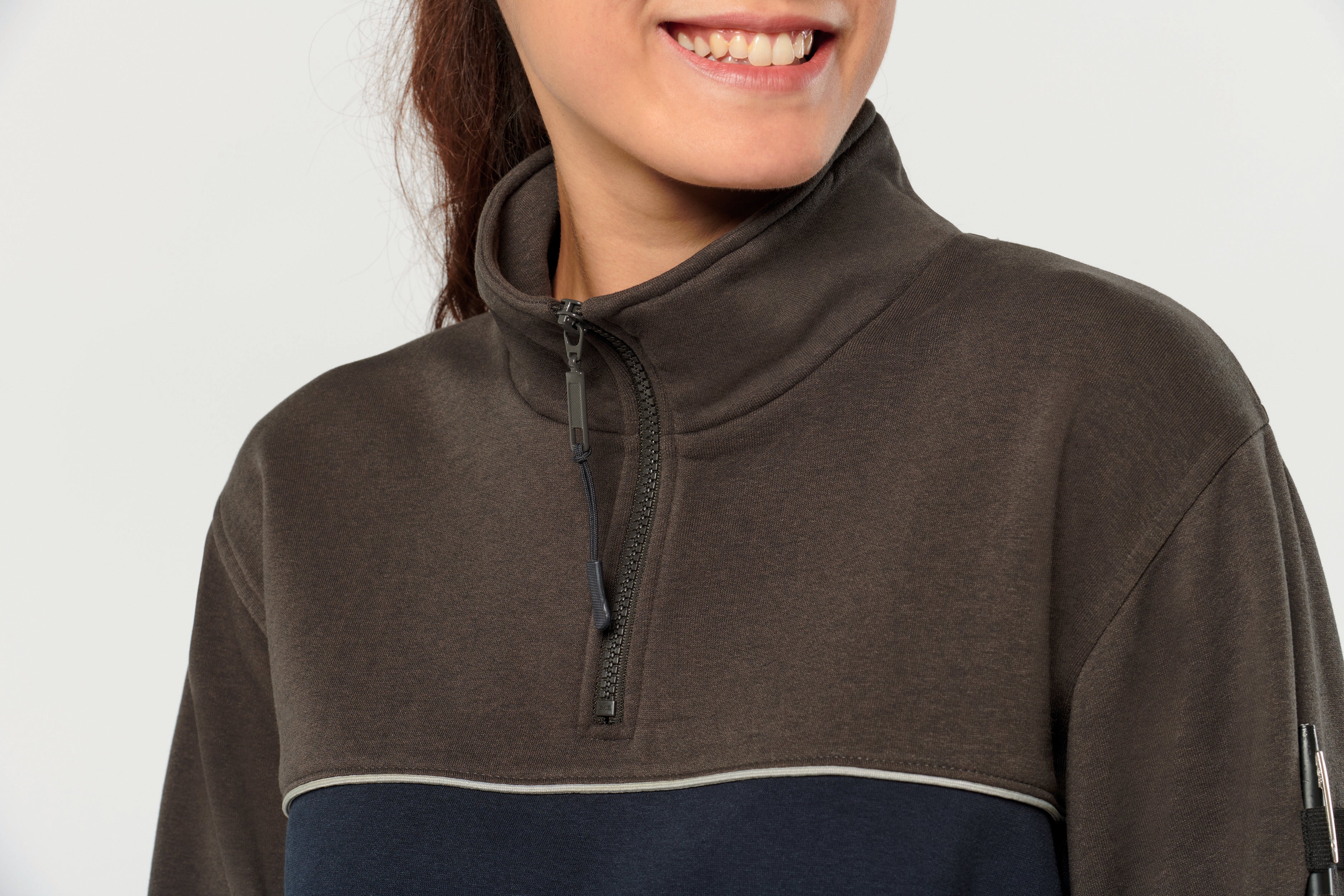 Unisex eco-responsible zip-neck sweatshirt